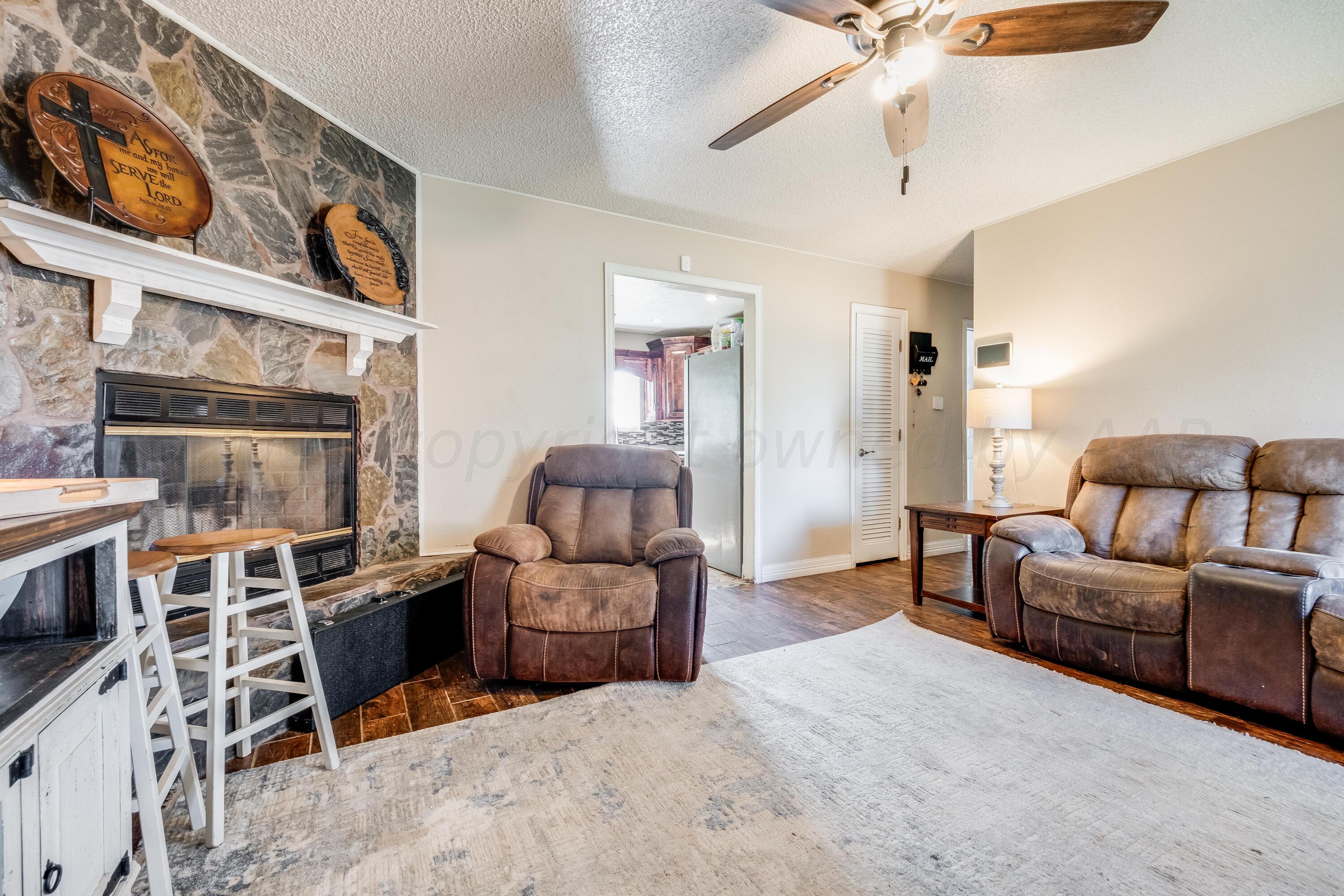 434 Ranger Street Hereford, TX 79045 - Photo 3 of 26 Living Room - 3