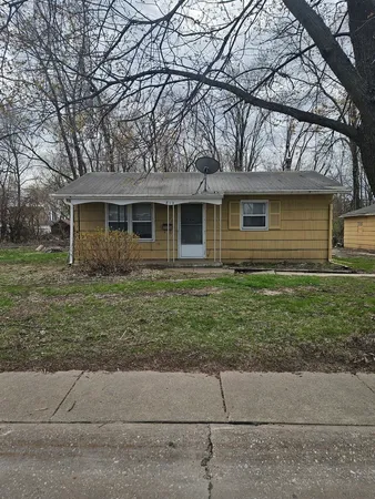 a front view of house with yard