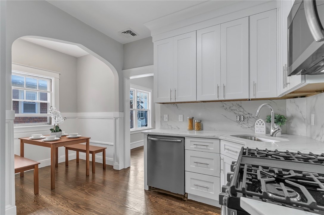 19 Greene Lane Newport, RI 02840 - Photo 3 of 21