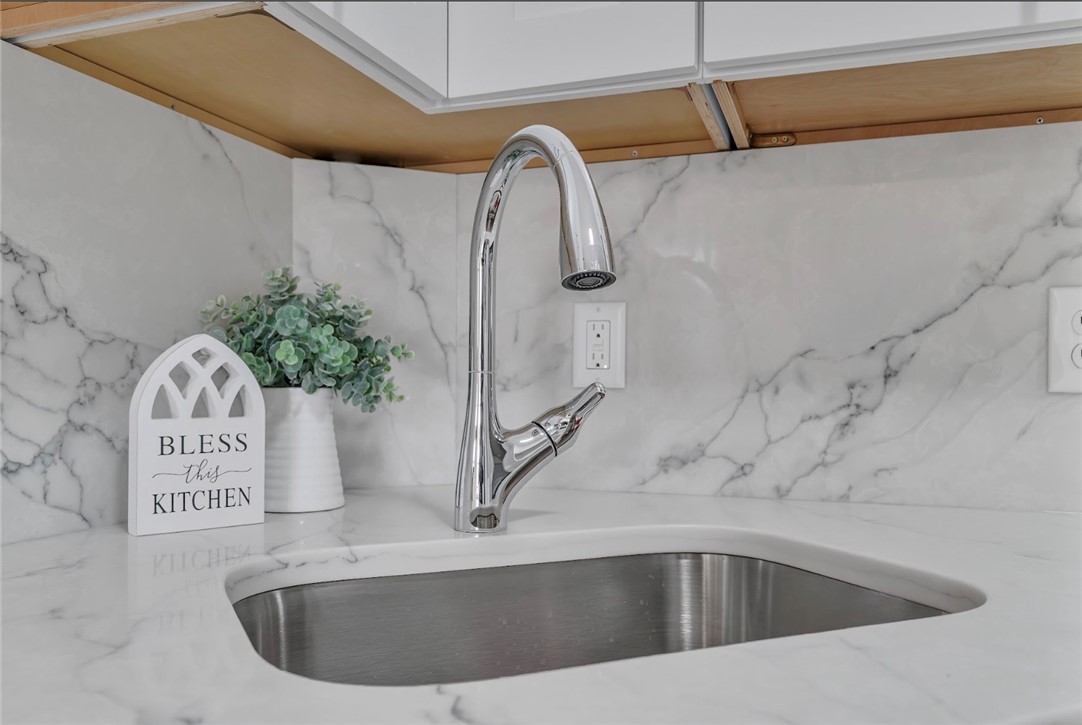 19 Greene Lane Newport, RI 02840 - Photo 4 of 21