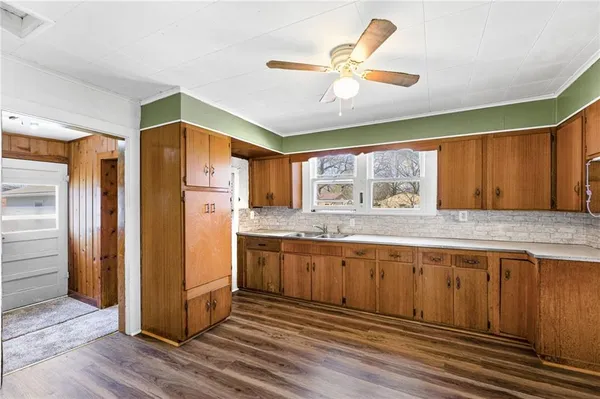 $99,000 | 702 North Kentucky Street, Iola, KS 66749