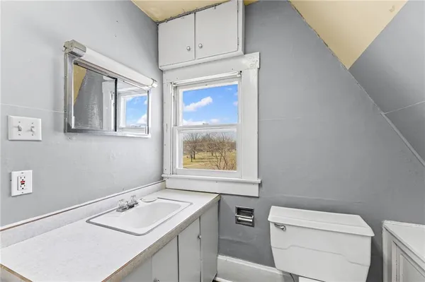 $99,000 | 702 North Kentucky Street, Iola, KS 66749