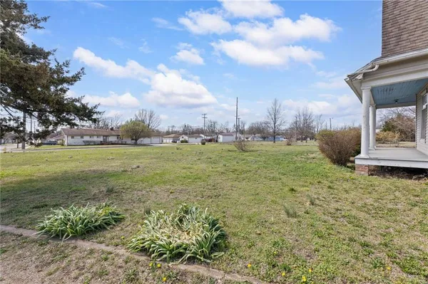 $99,000 | 702 North Kentucky Street, Iola, KS 66749