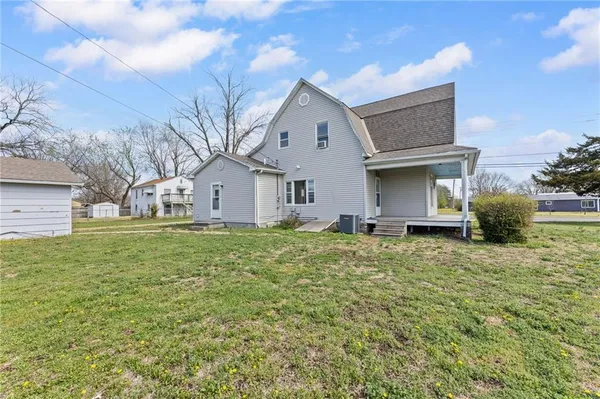 $99,000 | 702 North Kentucky Street, Iola, KS 66749