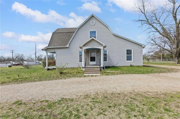 $99,000 | 702 North Kentucky Street, Iola, KS 66749