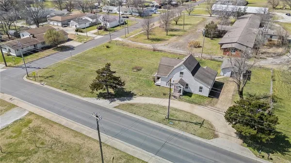 $99,000 | 702 North Kentucky Street, Iola, KS 66749