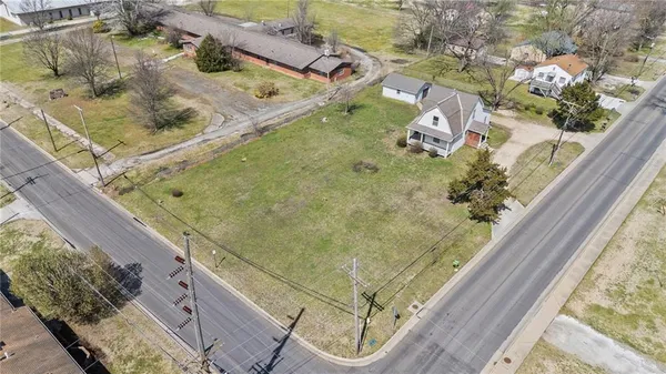 $99,000 | 702 North Kentucky Street, Iola, KS 66749