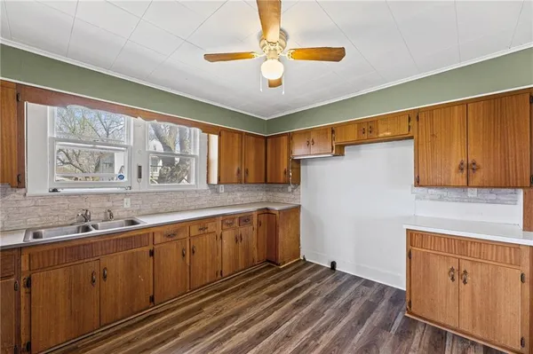 $99,000 | 702 North Kentucky Street, Iola, KS 66749