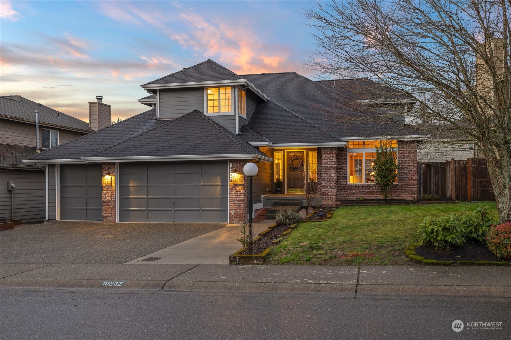 10232 Southeast 185th Place Renton, WA 98055 - Photo 37 of 40 a front view of a house with garden