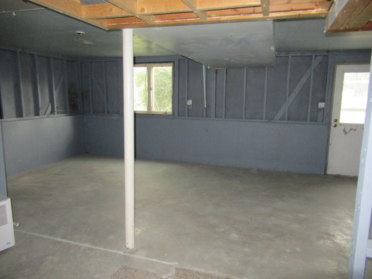 1563 South Pointe Drive Rantoul, IL 61866 - Photo 14 of 15 a view of an empty room