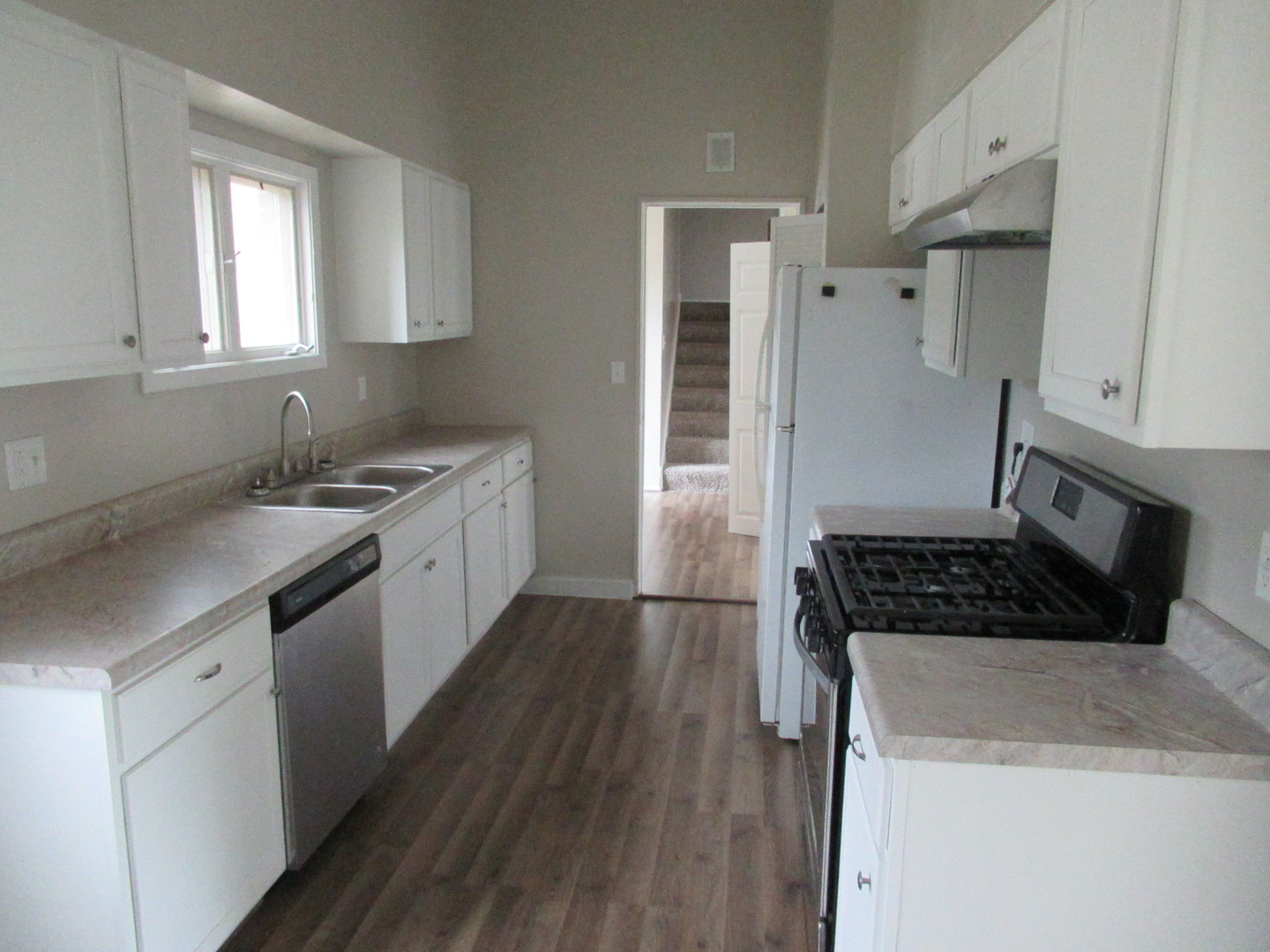 1563 South Pointe Drive Rantoul, IL 61866 - Photo 5 of 15 a kitchen with granite countertop a sink a stove a refrigerator and cabinets