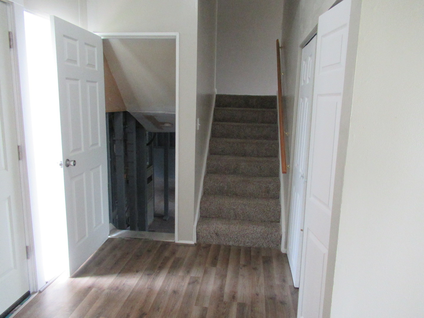 1563 South Pointe Drive Rantoul, IL 61866 - Photo 7 of 15 a view of entryway with wooden floor