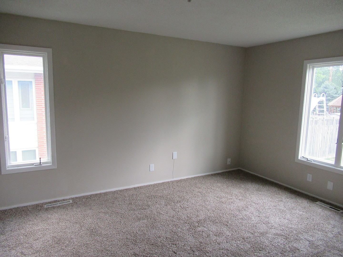 1563 South Pointe Drive Rantoul, IL 61866 - Photo 9 of 15 an empty room with a window
