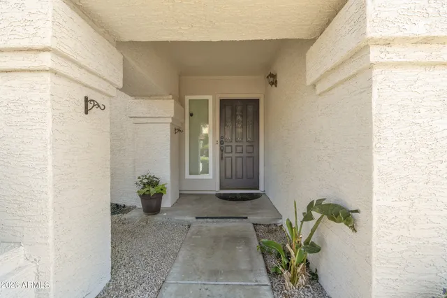 a view of entryway with interior