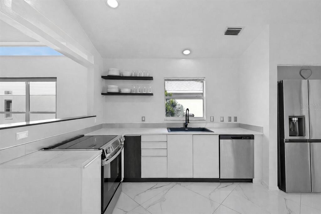 721 Spring Lakes Boulevard Bradenton, FL 34210 - Photo 6 of 34