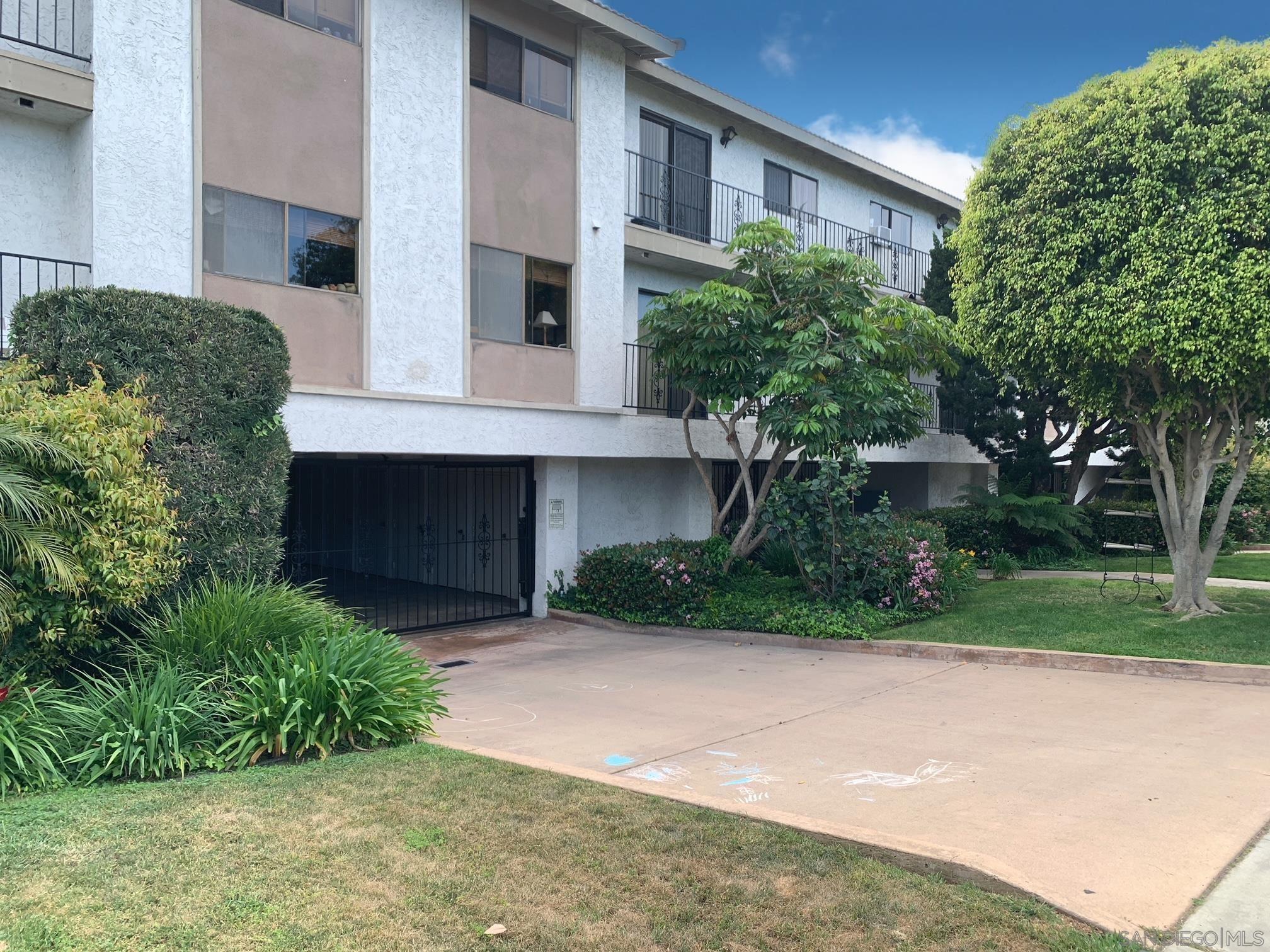 835 E Avenue, Unit A Coronado, CA 92118 - Photo 3 of 33