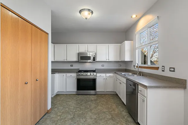 $275,000 | 614 Littleton Trail, Elgin, IL 60120