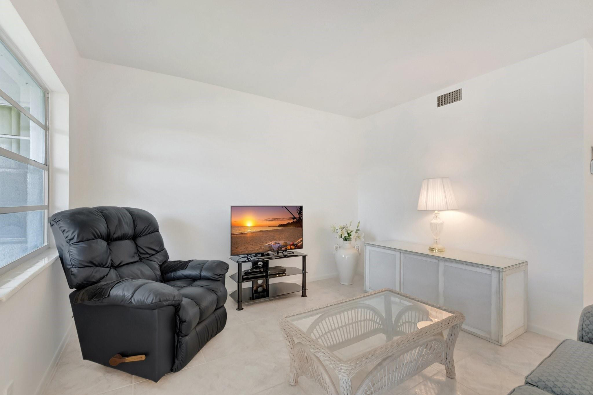 5501 Northwest 2nd Avenue, Unit 302 Boca Raton, FL 33487 - Photo 9 of 28 Photo 9