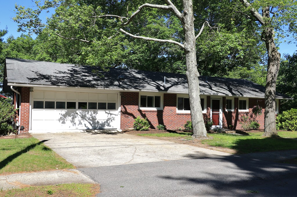 184 Hillcrest Road Needham, MA 02492 - Photo 1 of 24 Gallery Image 1