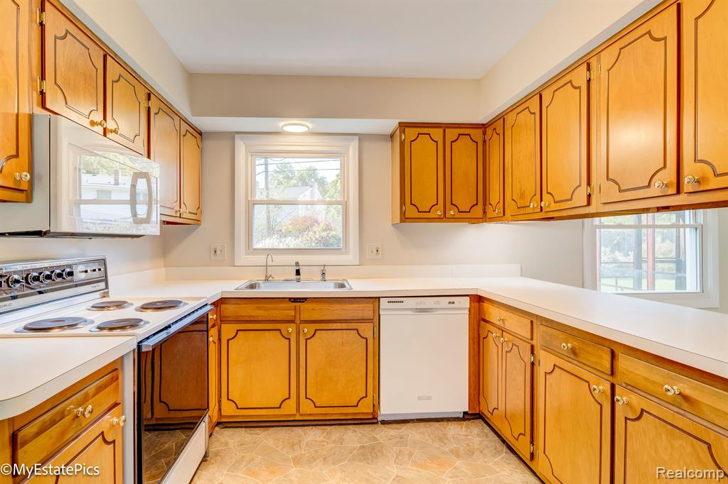 15761 Riverside Street Livonia, MI 48154 - Photo 18 of 62 Gallery Image 18