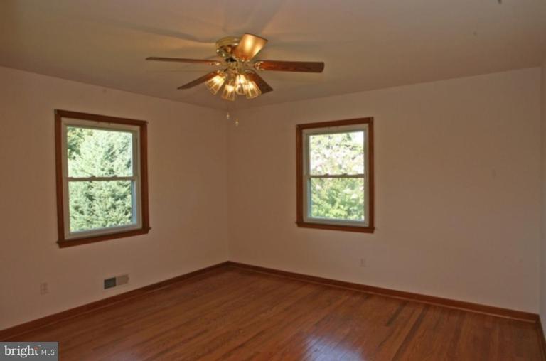 707 Greentree Road Linthicum Heights, MD 21090 - Photo 7 of 11 Master Bedroom
