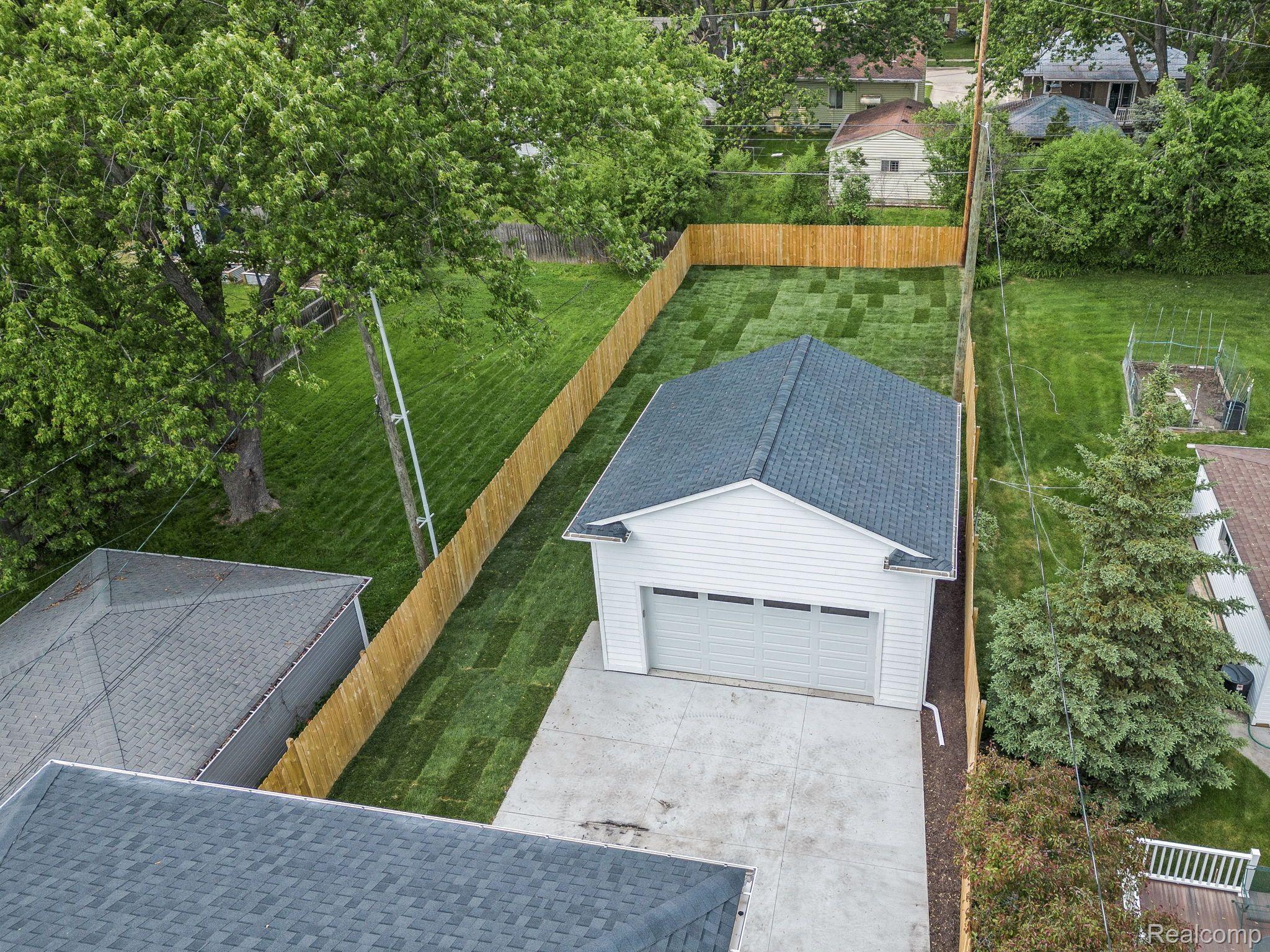 3408 Starr Road Royal Oak, MI 48073 - Photo 6 of 39 Two card dettached garage w/ fenced in back yard