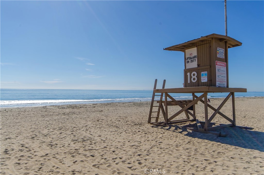 1720 West Oceanfront, Unit B Newport Beach, CA 92663 - Photo 28 of 28 a view of a workspace