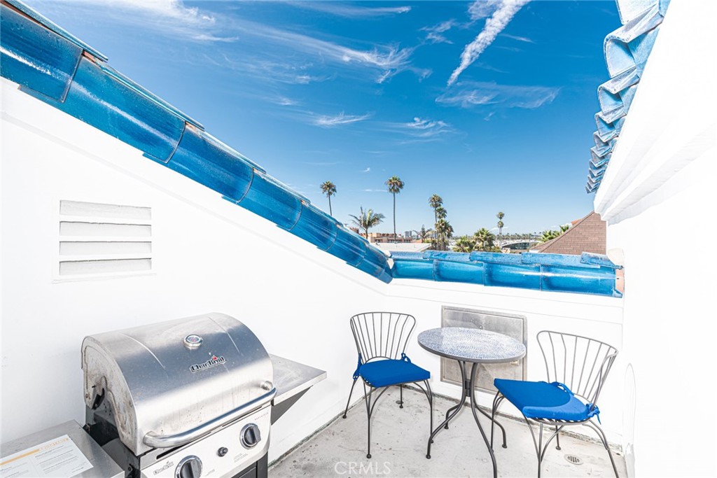 1720 West Oceanfront, Unit B Newport Beach, CA 92663 - Photo 6 of 28 a view of kitchen with furniture and a potted plant