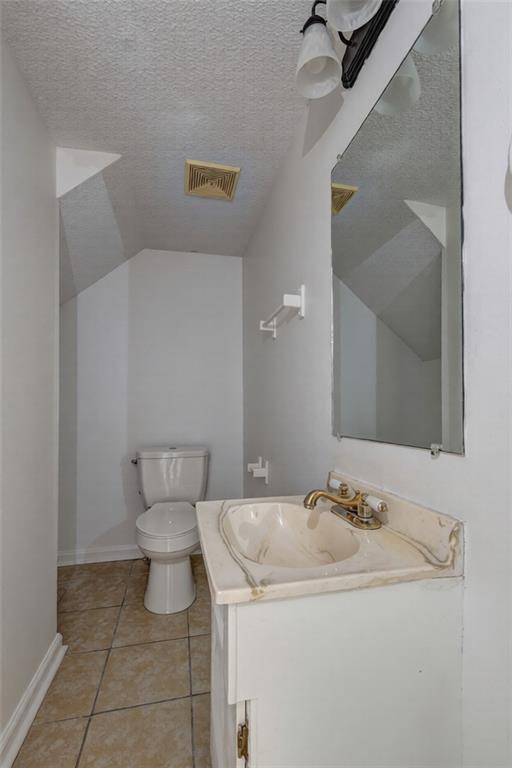 119 Windermere Circle Macon, GA 31210 - Photo 6 of 10 a bathroom with a sink toilet and mirror