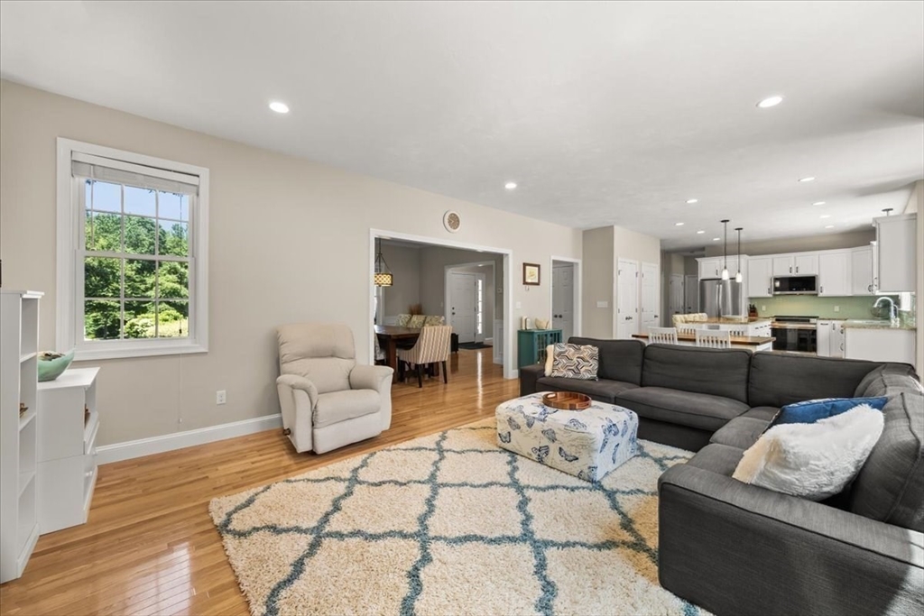 16 Summit Circle Wrentham, MA 02093 - Photo 13 of 42