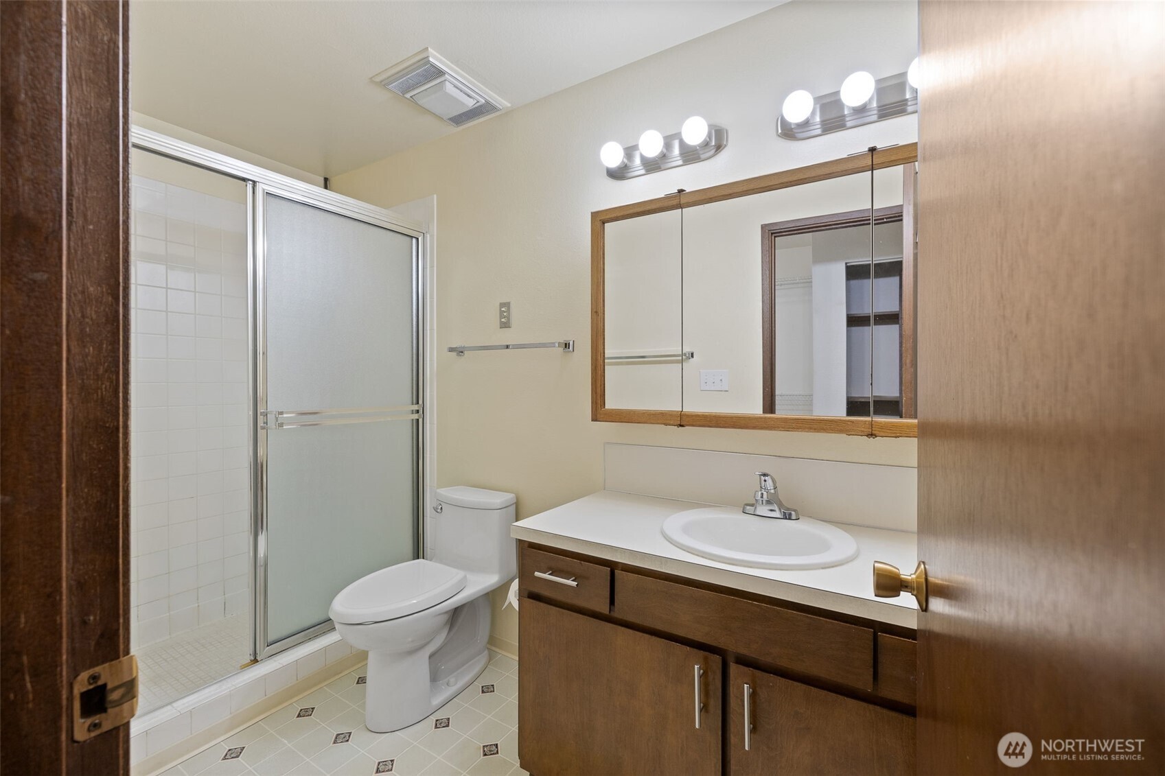8516 196th Street Southwest, Unit 105 Edmonds, WA 98026 - Photo 23 of 40
