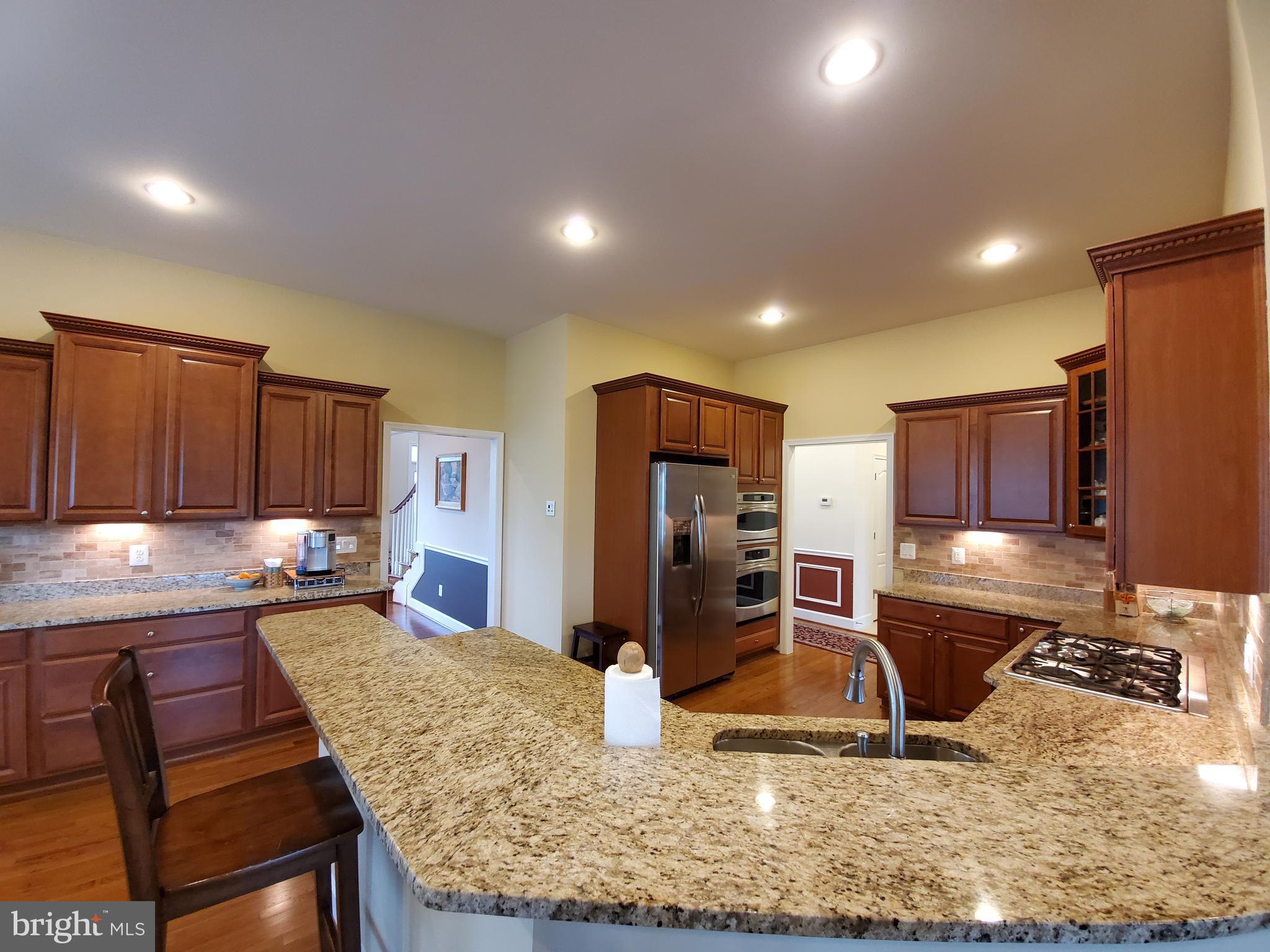 41882 Scotchbridge Place Ashburn, VA 20148 - Photo 19 of 89 Beautiful granite counters and breakfast bar.