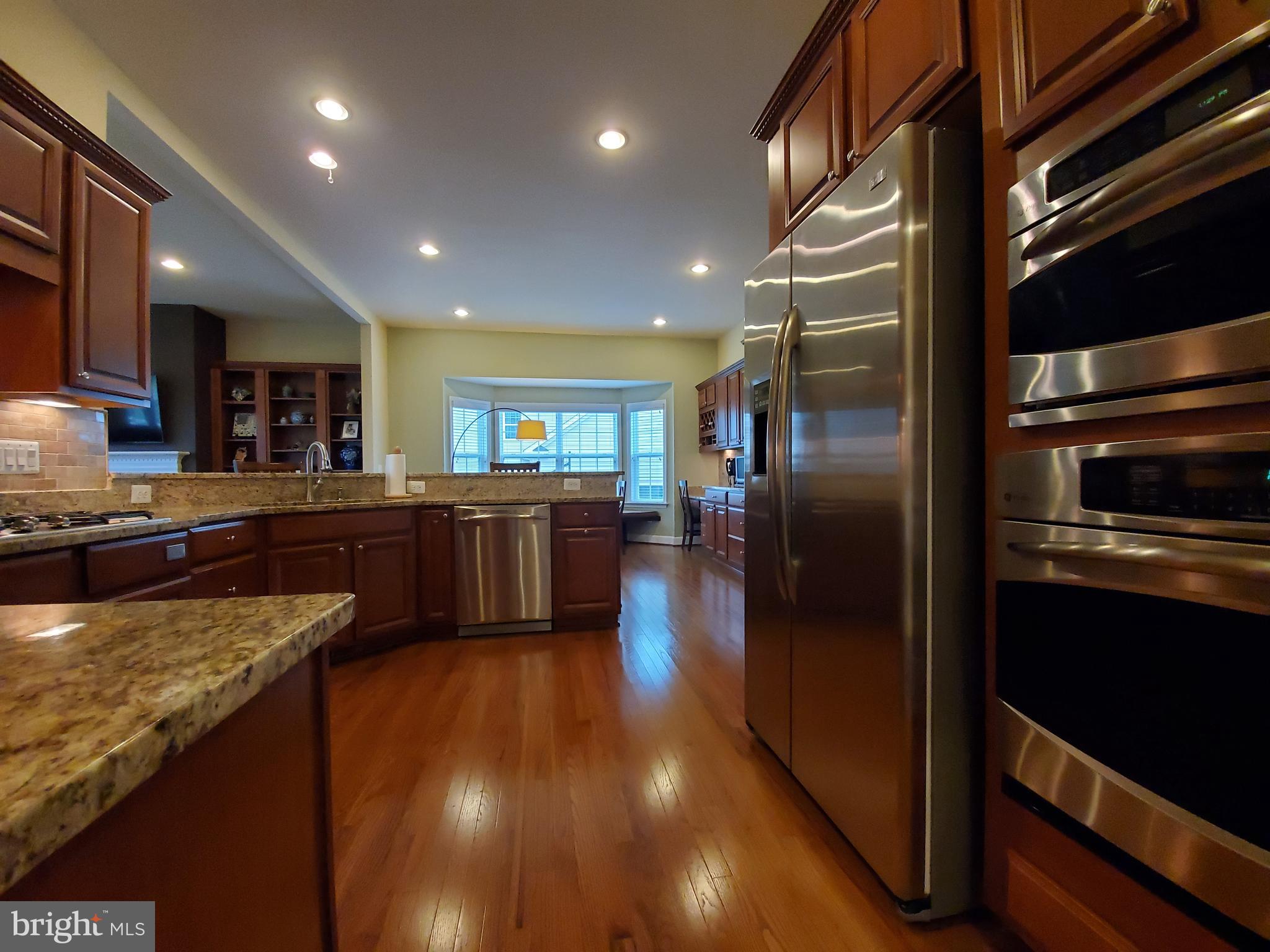 41882 Scotchbridge Place Ashburn, VA 20148 - Photo 21 of 89 Gourmet kitchen with stainless appliances.