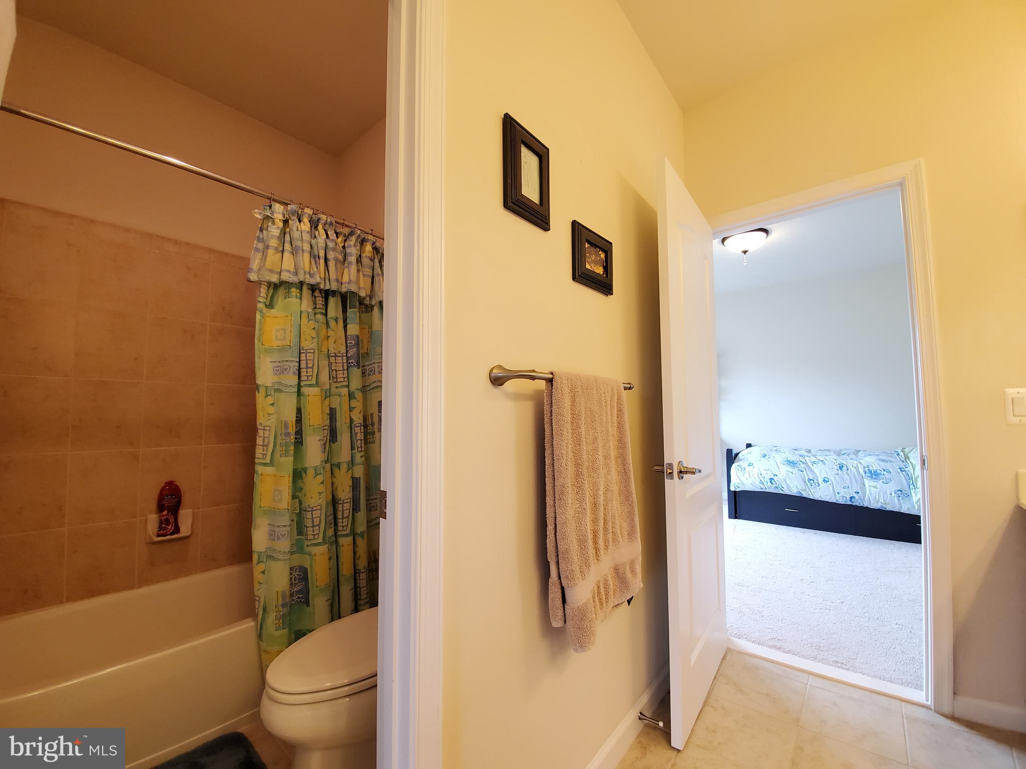 41882 Scotchbridge Place Ashburn, VA 20148 - Photo 40 of 89 Enclosed commode & tub shower.
