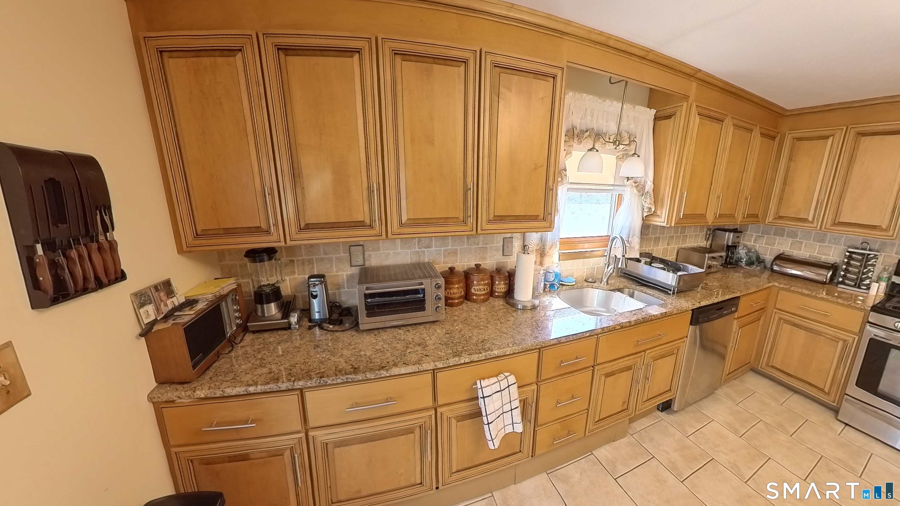 14 Shepard Road West Hartford, CT 06110 - Photo 5 of 39