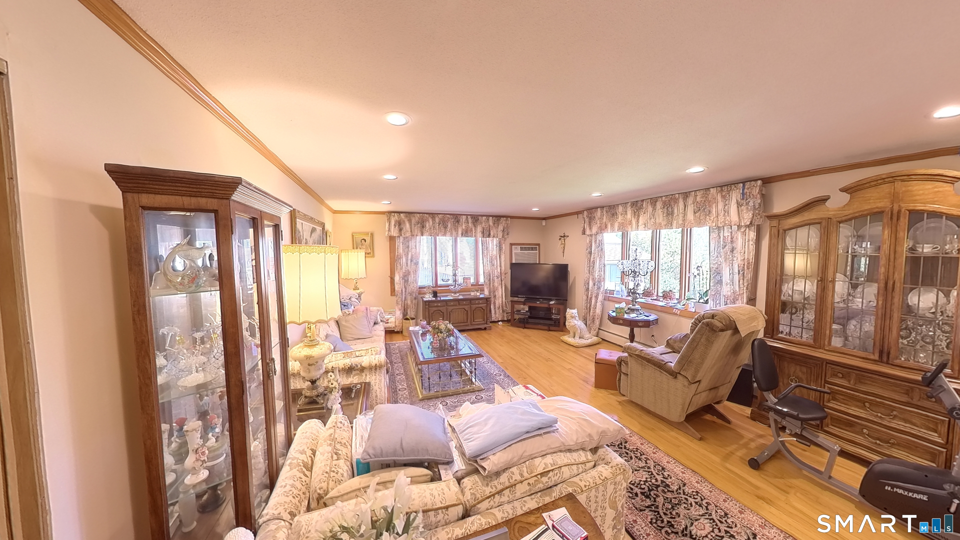 14 Shepard Road West Hartford, CT 06110 - Photo 9 of 39 Living Room
