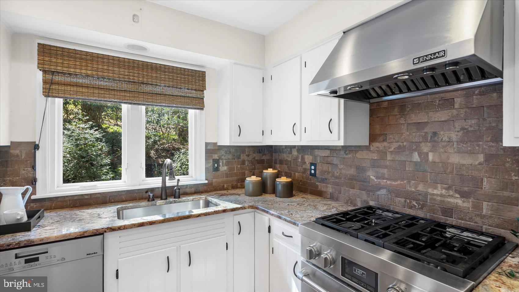 9 Nantucket Garth Phoenix, MD 21131 - Photo 13 of 52 a kitchen with granite countertop a sink stove and cabinets