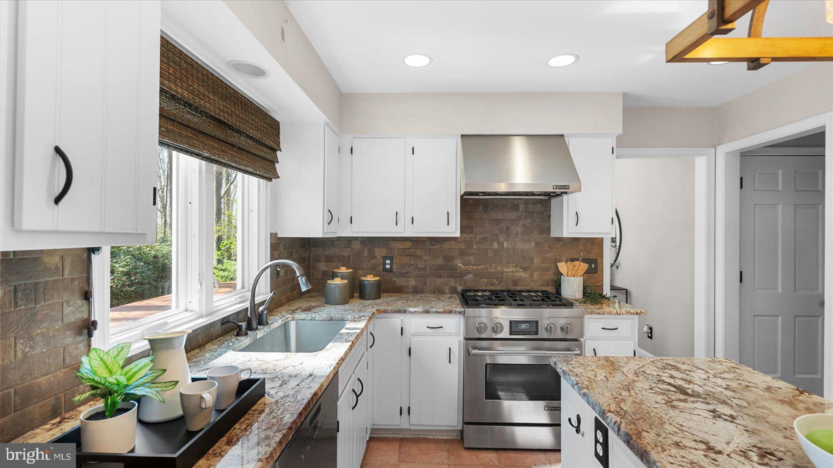 9 Nantucket Garth Phoenix, MD 21131 - Photo 18 of 52 a kitchen with a stove a sink and a refrigerator