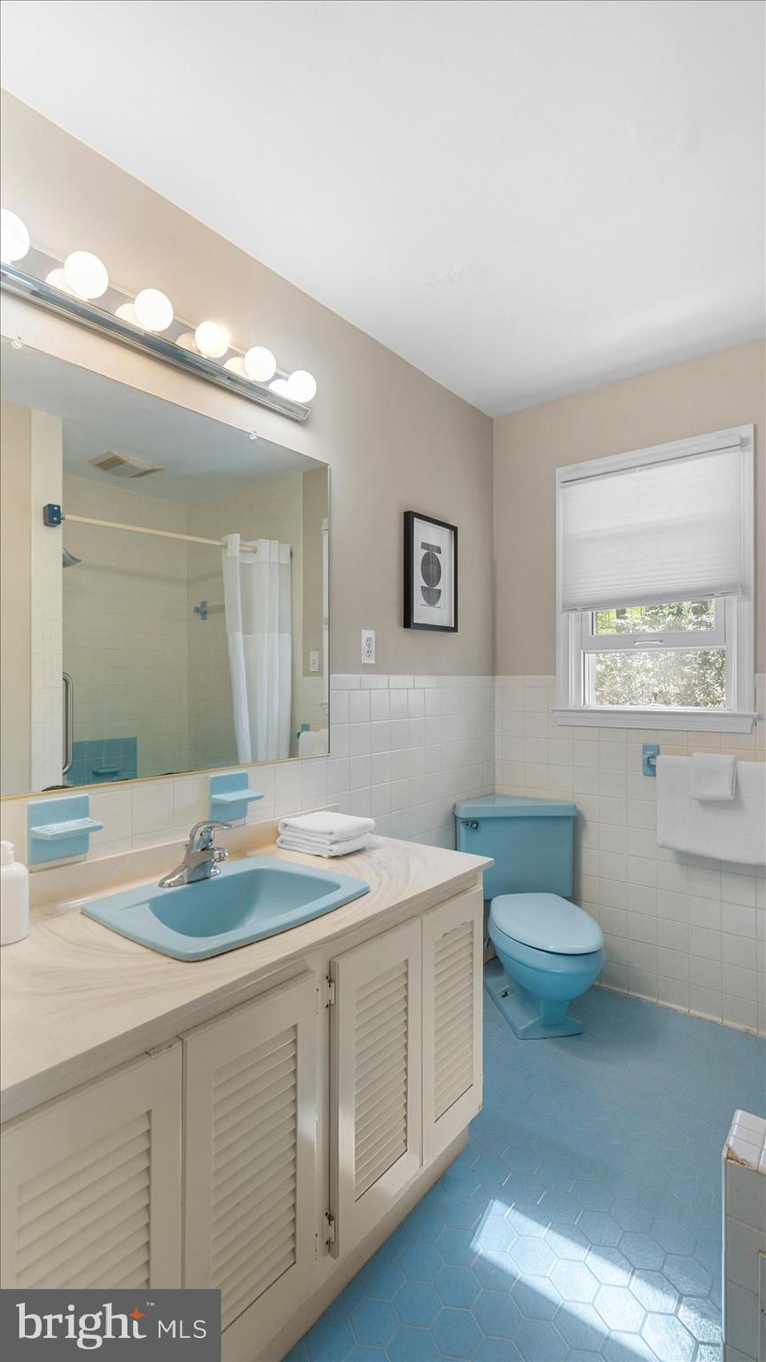 9 Nantucket Garth Phoenix, MD 21131 - Photo 34 of 52 a bathroom with a toilet sink and mirror
