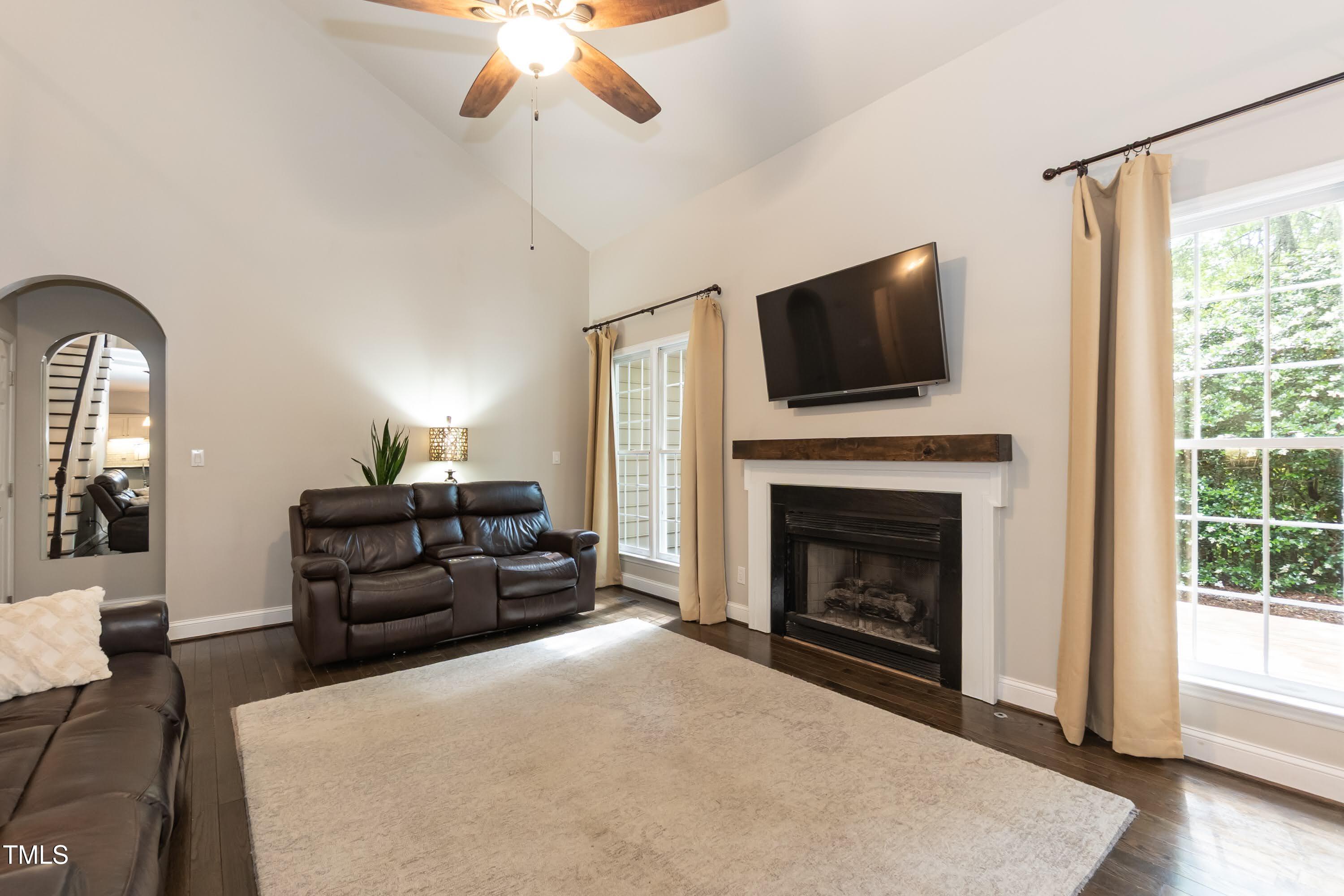 5609 Barham Court Raleigh, NC 27613 - Photo 13 of 40 Living 01