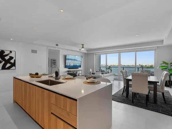 $8,500 | 1020 Sunset Point Road, Unit 605, Clearwater, FL 33755