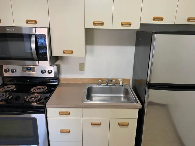 $1,602 | 30 Hanover Street, Unit 201, Manchester, NH 03101