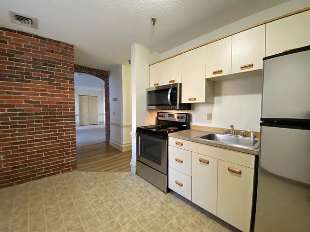 $1,602 | 30 Hanover Street, Unit 201, Manchester, NH 03101