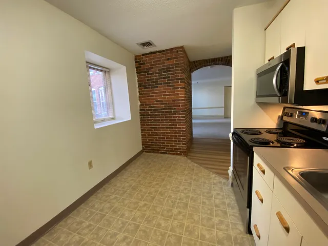 $1,602 | 30 Hanover Street, Unit 201, Manchester, NH 03101