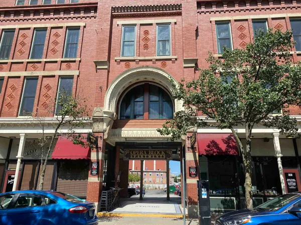 $1,602 | 30 Hanover Street, Unit 201, Manchester, NH 03101