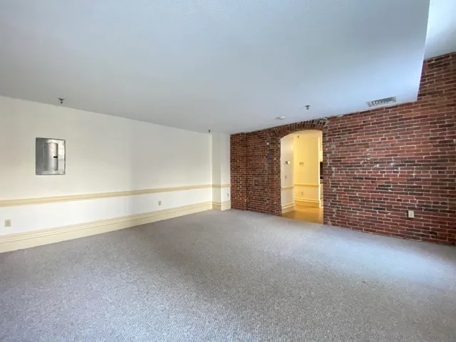 $1,602 | 30 Hanover Street, Unit 201, Manchester, NH 03101