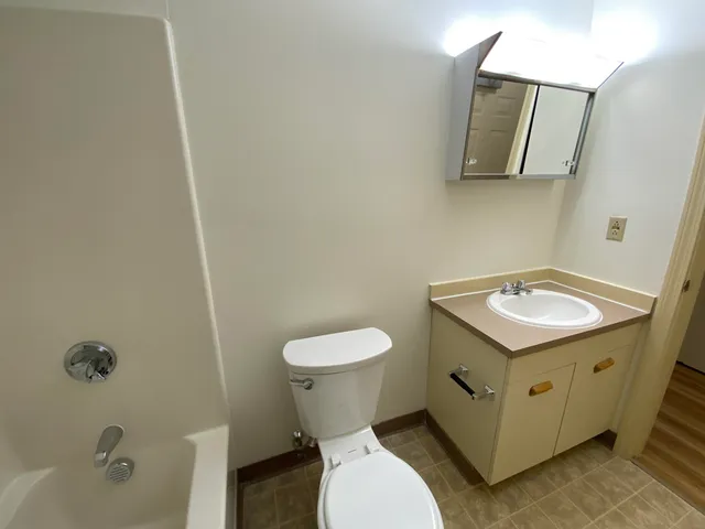 $1,602 | 30 Hanover Street, Unit 201, Manchester, NH 03101