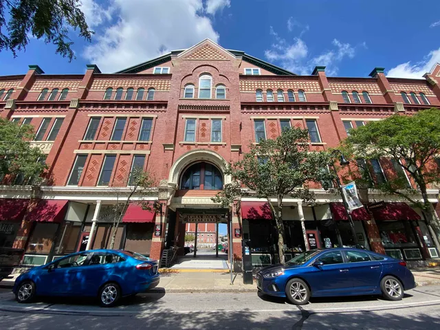 $1,602 | 30 Hanover Street, Unit 201, Manchester, NH 03101