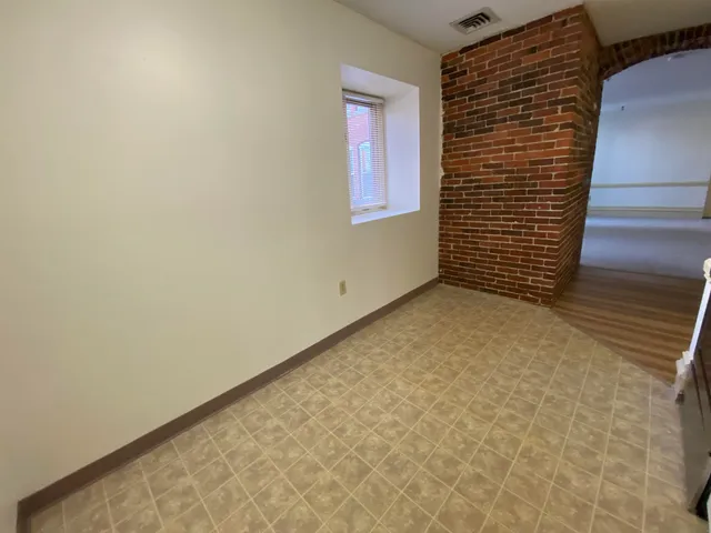 $1,602 | 30 Hanover Street, Unit 201, Manchester, NH 03101