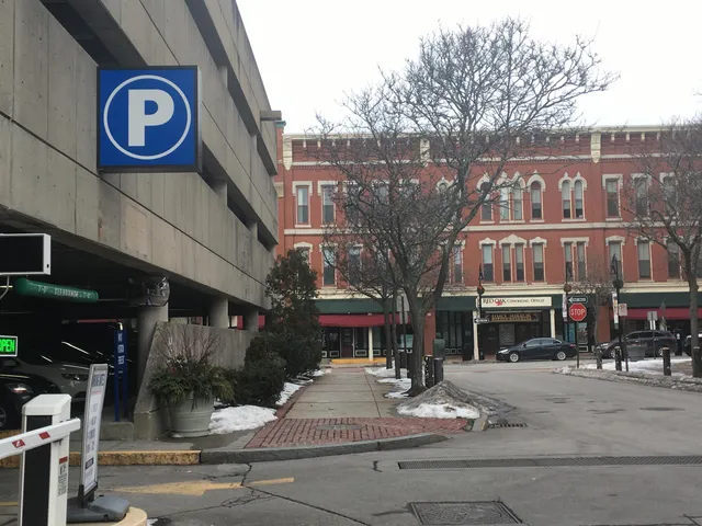 $1,602 | 30 Hanover Street, Unit 201, Manchester, NH 03101